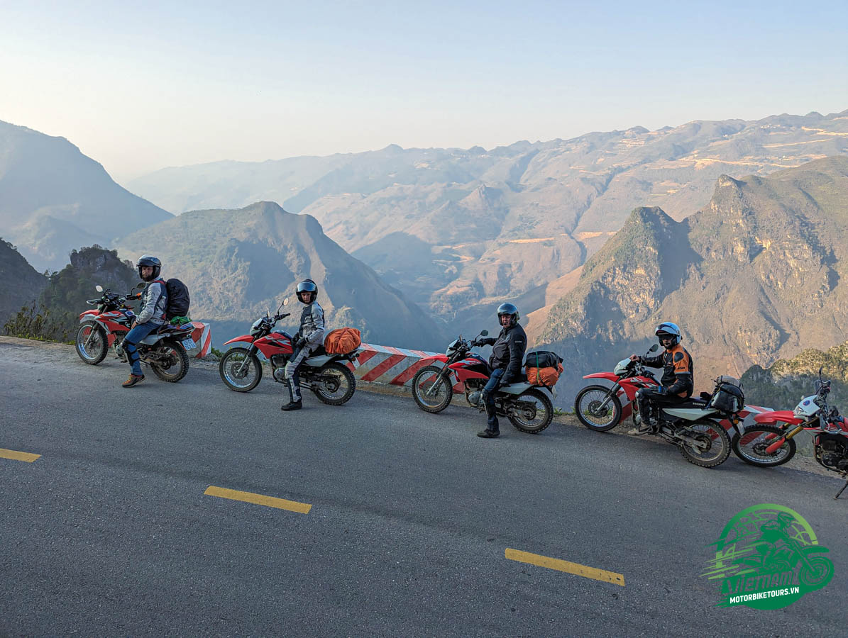 Ma Pi Leng Pass - Motorbike Tour