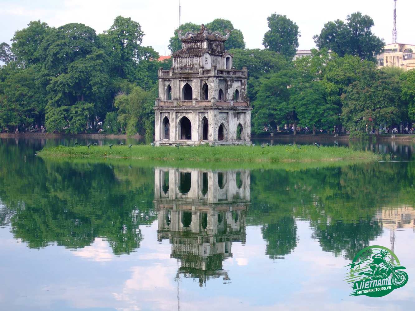 EXPERIENCE THE VIBRANT HEART OF VIETNAM