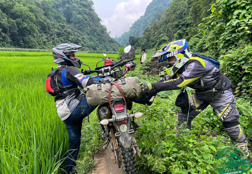 6-Day Northwest Vietnam Loop Motorbike Tour